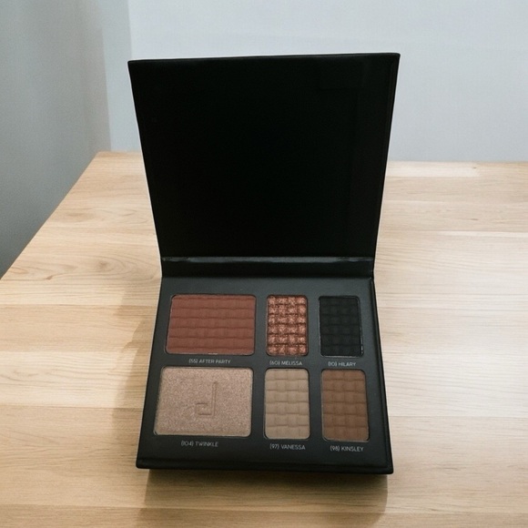 Doucce Freematic Eyeshadow Pro Palette | NWT | Unopened - Picture 3 of 3